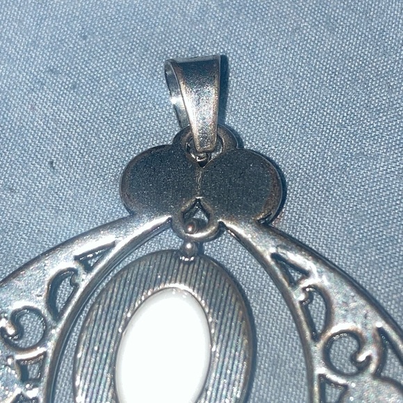 Vintage  White and Silver Filigree Pendant - Picture 4 of 4